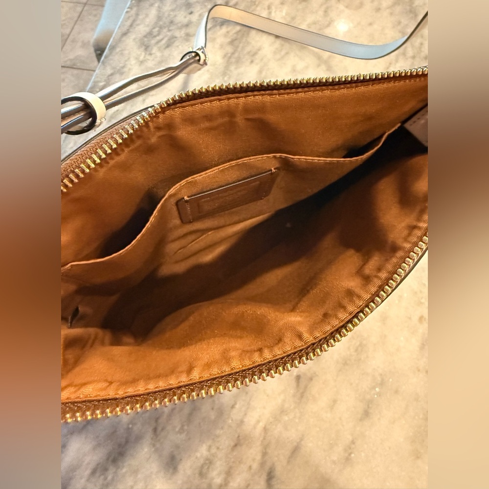 Signature Coach Crossbody Bag - Picture 2 of 4